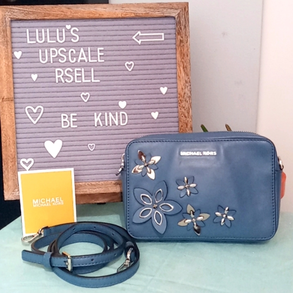 UNIQUE AND BEAUTIFUL MICHAEL KORS CROSSBODY WITH FLOWERS!!
